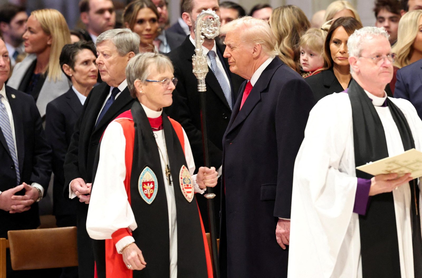 Trump chama bispa de ‘hater’, diz que sermão foi sem inteligência e exige desculpas públicas