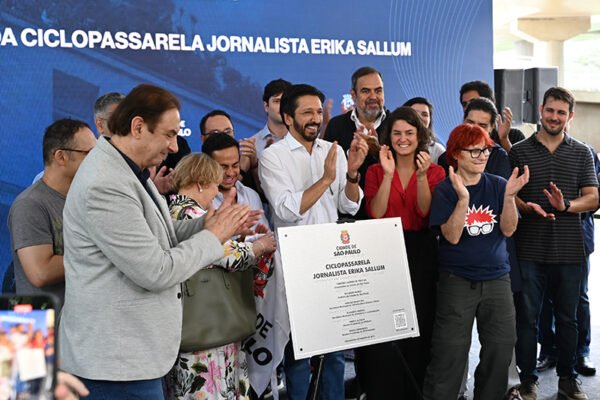 Vereadores participam de inauguração de ciclopassarela na zona oeste da capital