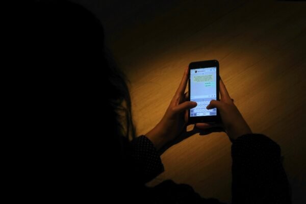 Golpistas se passam por prefeitura e invadem WhatsApp de vítimas com falso agendamento de vacina