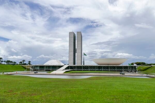 Deputado tenta barrar ‘monitoramento’ do Pix pela Receita Federal