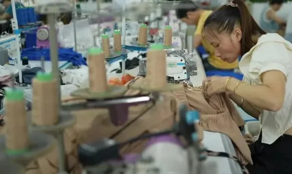 A verdade por trás da sua blusinha de R$ 30 da Shein