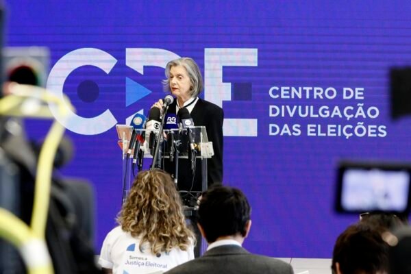 Falta transparência do TSE no combate a supostas fake news, relata jornal