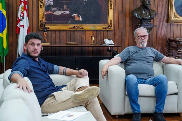 Presidente da Câmara recebe minuta de projeto sobre proteção animal