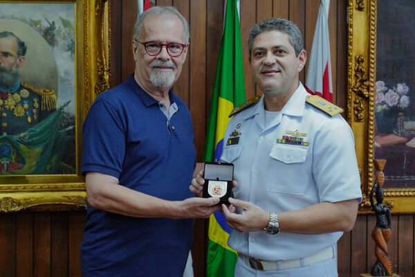 Presidente da Câmara recebe representante da Marinha do Brasil