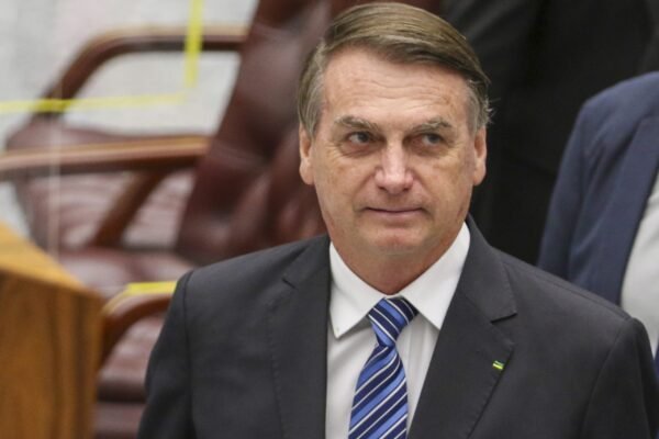 Oposição comemora pesquisa que mostra vitória de Bolsonaro sobre Lula em 2026