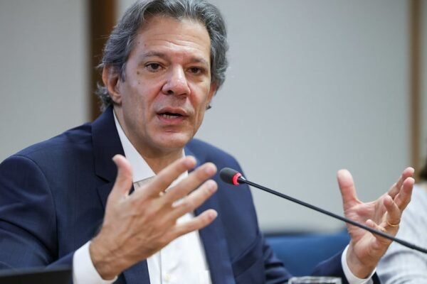 Bolsonaro diz que vai processar Haddad por acusação no caso Pix