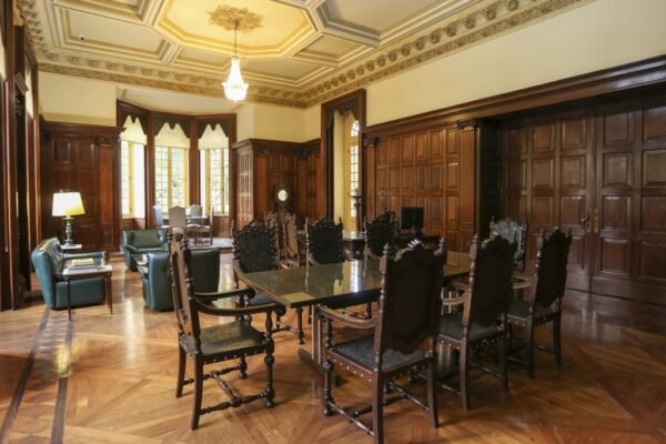Fotos: Palácio Campos Elíseos recebe mobiliário histórico restaurado em São Paulo