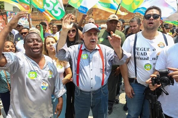 Prefeito de Belo Horizonte é internado com insuficiência respiratória