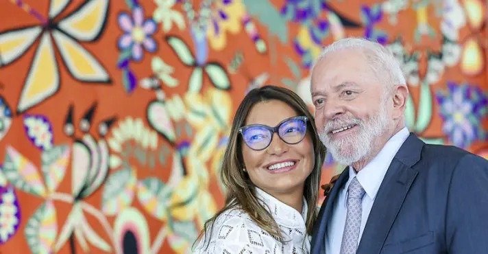 Governo promove mudança em lei, mas mantém gastos de Janja sob sigilo