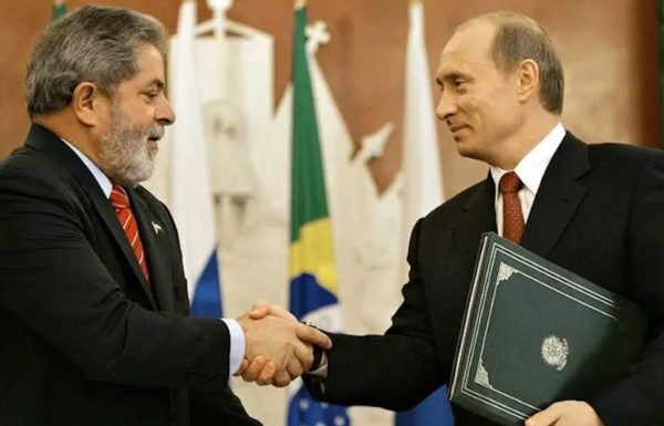 Lula conversa com Putin por telefone e anuncia ida à Rússia