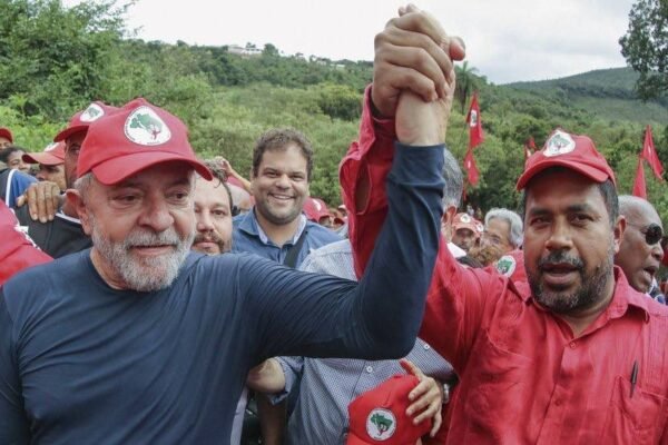 MST, depois de ser recebido por Lula: número de assentamentos é ‘ridículo’
