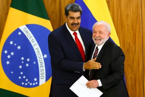 Governo Lula quer manter diálogo com regime de Maduro