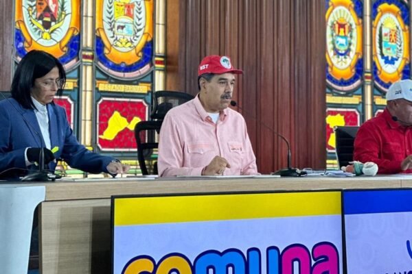 Lula recebe militantes do MST no Palácio do Planalto