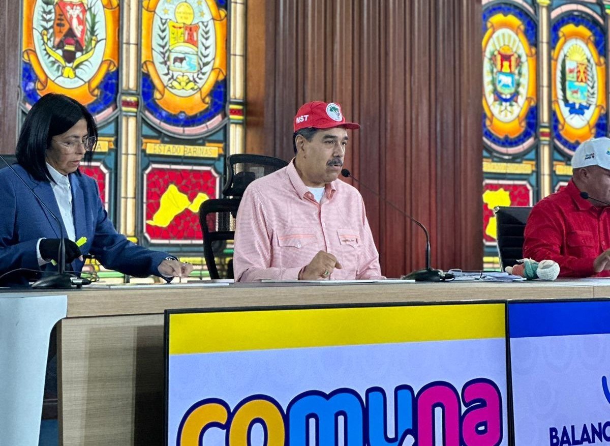 Lula recebe militantes do MST no Palácio do Planalto