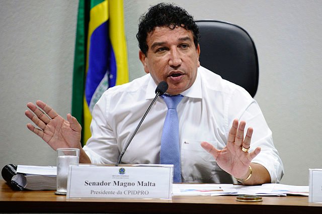 Magno Malta denuncia caso de ‘Jesus gay’ em bloco de Porto Alegre