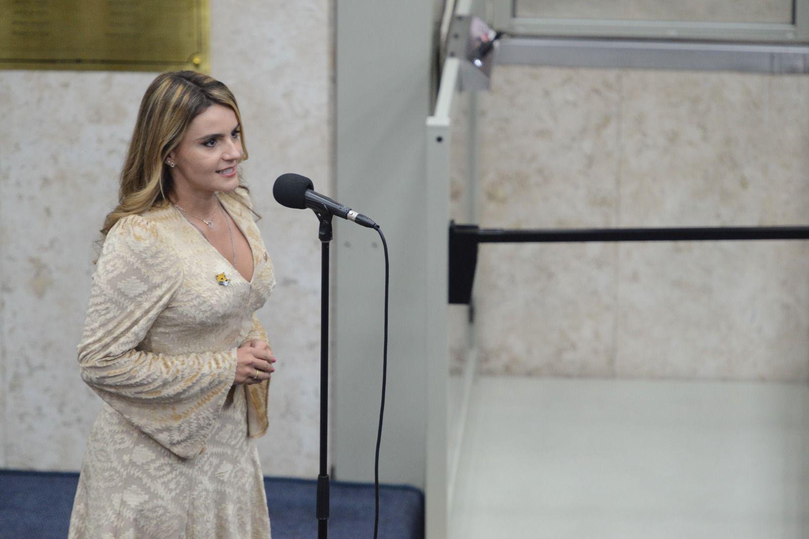 Santa Catarina proíbe músicas com apologia a sexo, drogas e crimes em escolas
