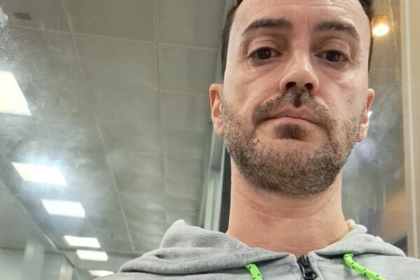 Jornalista alemã tenta entrevistar Moraes e acaba intimidada pela PF