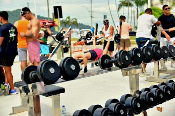 São Vicente, SP, inaugura academia de musculação gratuita na praia