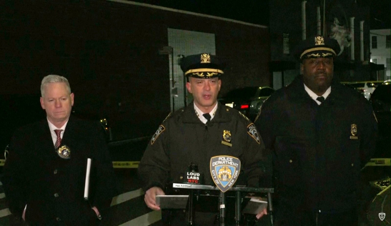 Grupo abre fogo contra fila de casa noturna em Nova York; 10 ficam feridos, incluindo adolescentes