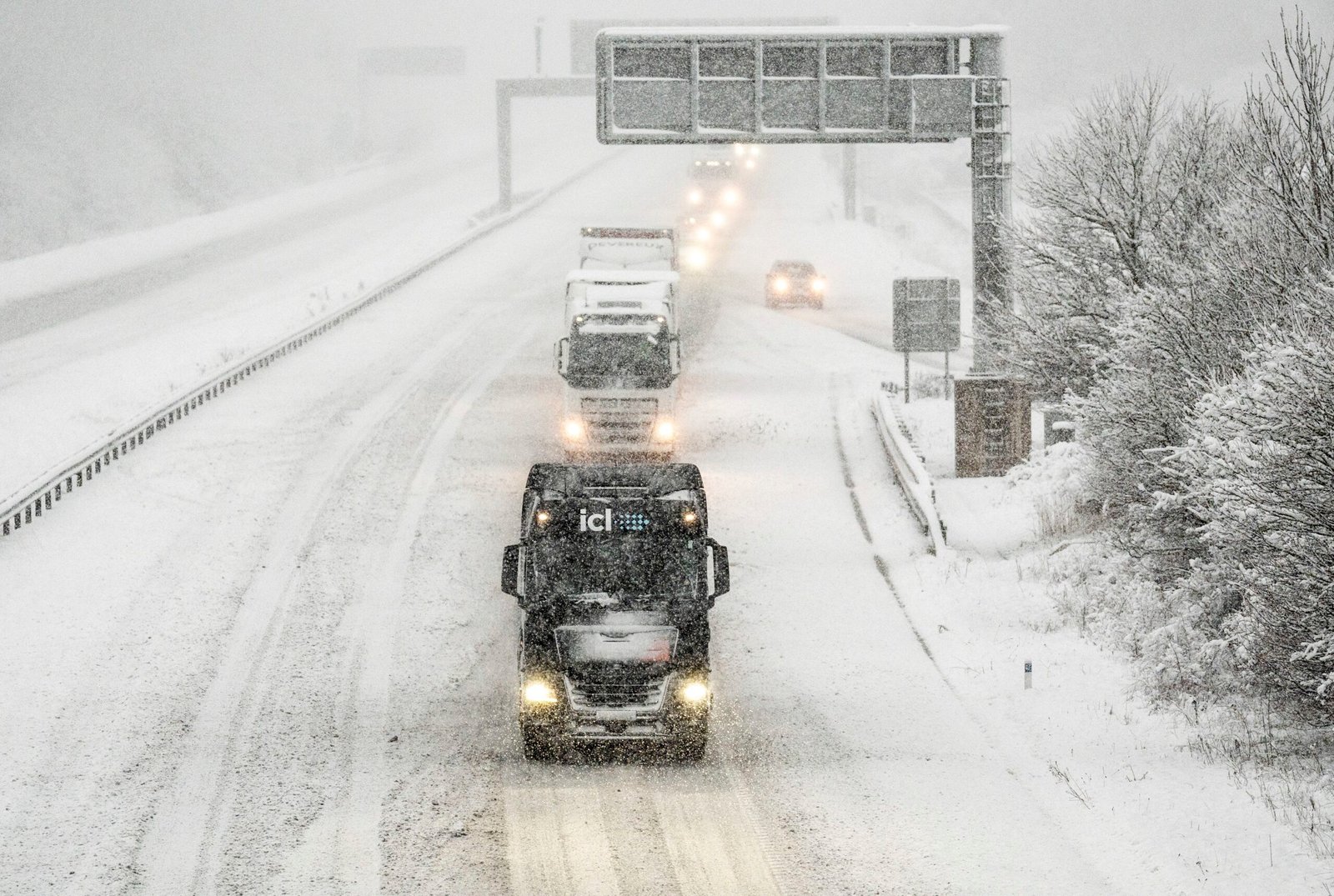Neve forte e chuva congelante atingem Estados Unidos e Europa