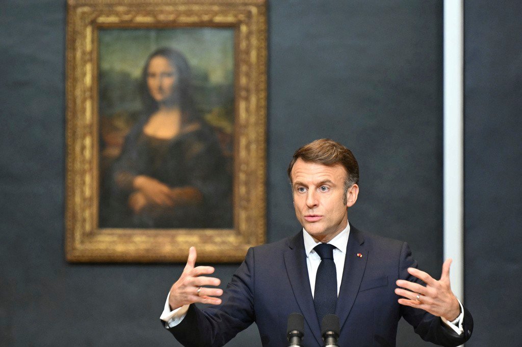 Macron anuncia reforma do Louvre e sala exclusiva para a Mona Lisa com ingresso a parte