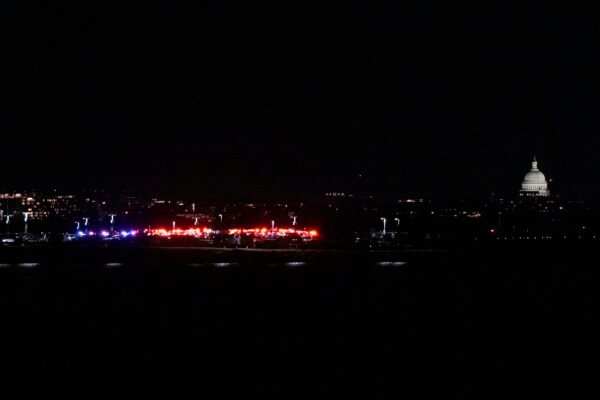 Colisão de avião e helicóptero: rota, diálogo com torre, atentado, rio congelado; veja as principais dúvidas sobre a tragédia nos EUA