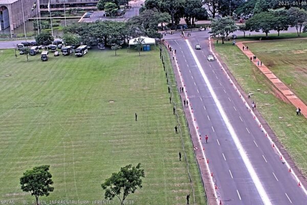 Ato de Lula reúne apenas 1,2 mil pessoas em Brasília