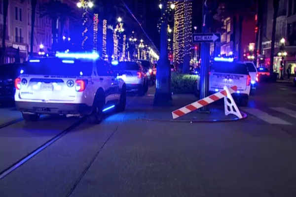 ‘Carnificina’, troca de tiros e explosivos: 
veja o que se sabe sobre atropelamento em Nova Orleans que deixou 10 mortos