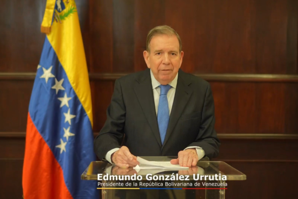 Edmundo González diz que está próximo da Venezuela e que entrará no país em breve para assumir governo