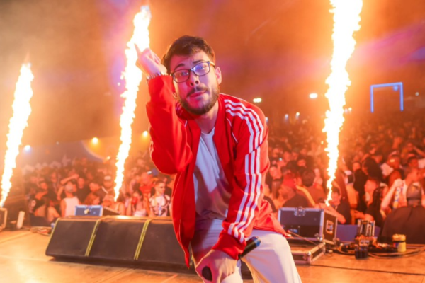 Como surgiu o funk que causou mal-estar político no Reino Unido e quem é DJ Holanda