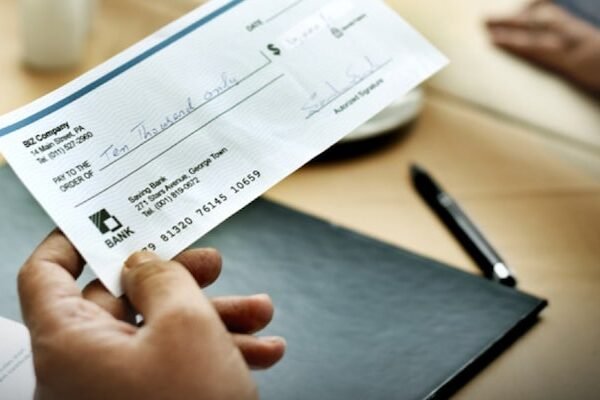 Uso de cheques no Brasil diminui 18% em 2024