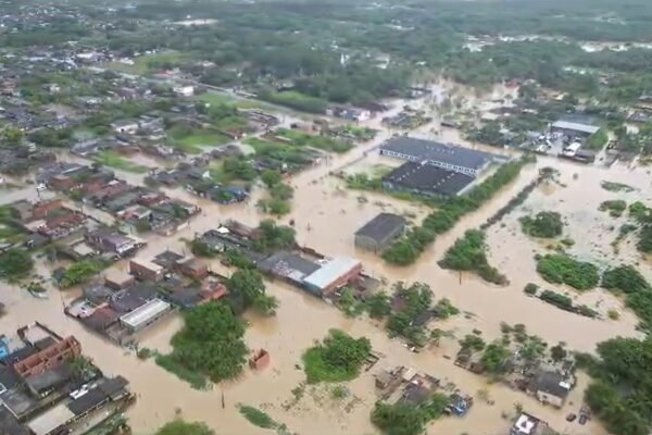 Mais de 200 pessoas continuam desabrigadas em Peruíbe, SP, após temporal e alagamento