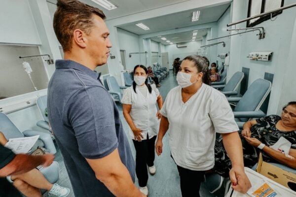 Taboão da Serra: Prefeito Engenheiro Daniel visita o PS Antena e inspeciona obras da sala de tomografia