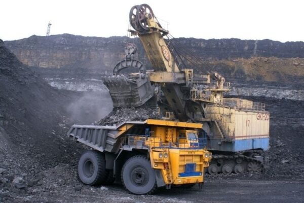 Brasil faz parceria de R$ 15 bi com Emirados Árabes por exploração mineral