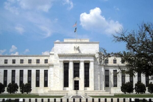 Federal Reserve mantém juros dos EUA inalterados