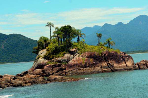 Ilha considerada ‘Caribe’ está a 150 km de distância de SP; conheça