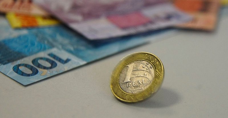 Governo Lula publica MP que dá reajuste médio de 27% a servidores
