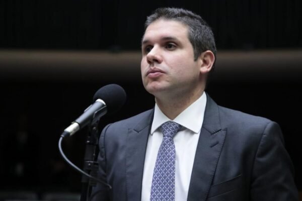 Hugo Motta votou com o PT em 91% das deliberações na Câmara
