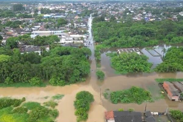 Governo de SP anuncia obras para evitar novas enchentes em Peruíbe, SP