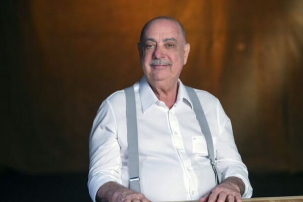 Prefeito de Belo Horizonte apresenta melhora, mas continua na UTI