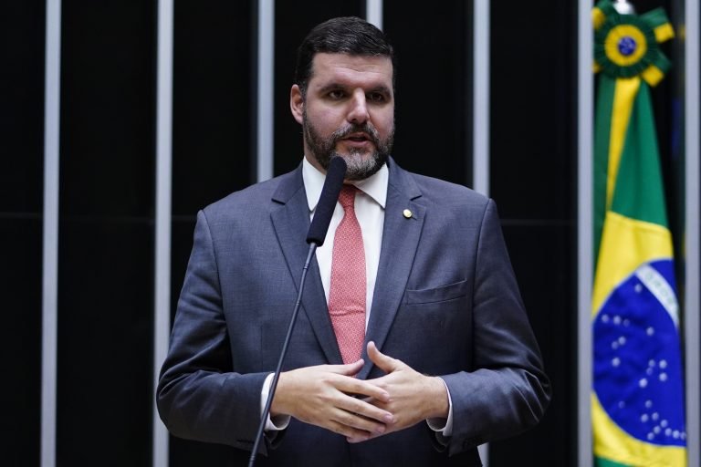 Comissão aprova projeto que amplia isenção fiscal para adubos e defensivos