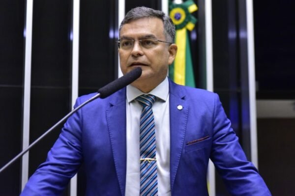 Comissão aprova projeto que considera abusiva cláusula que permita rescisão unilateral de contrato de seguro