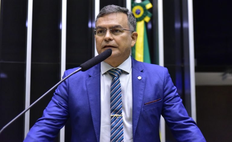 Comissão aprova projeto que considera abusiva cláusula que permita rescisão unilateral de contrato de seguro