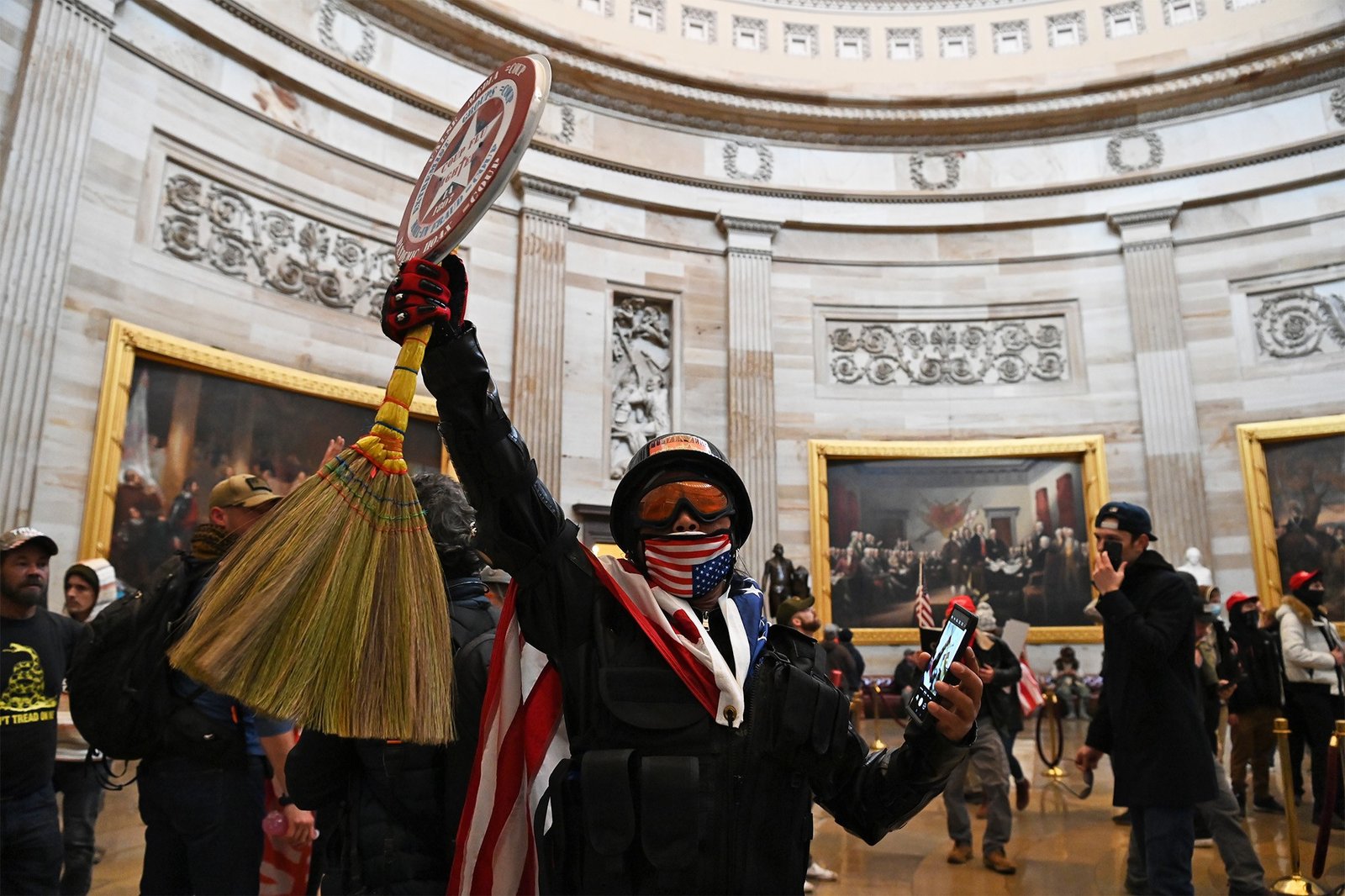 O Assunto #1378: O risco à democracia na segunda Era Trump