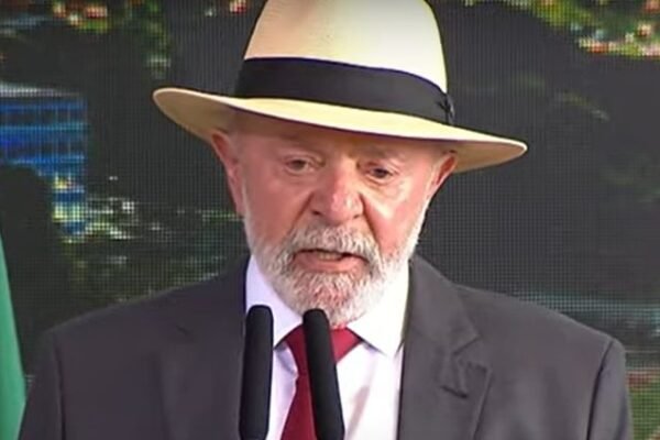 Evento de Lula para relembrar o 8/1 foi ‘patético’, diz deputado