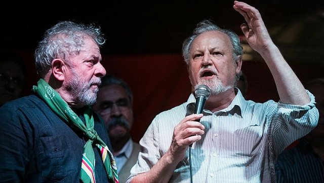 Lula sob fogo amigo