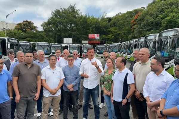 Taboão da Serra recebe 20 novos ônibus 0km com ar-condicionado para o transporte público municipal