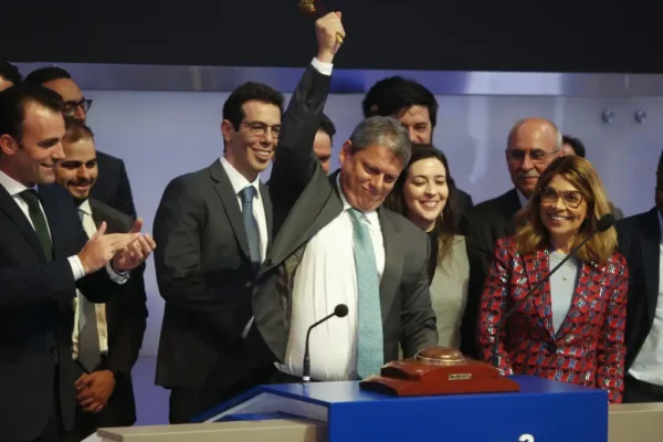 Por privatização da Sabesp, Tarcísio ganha prêmio nos EUA