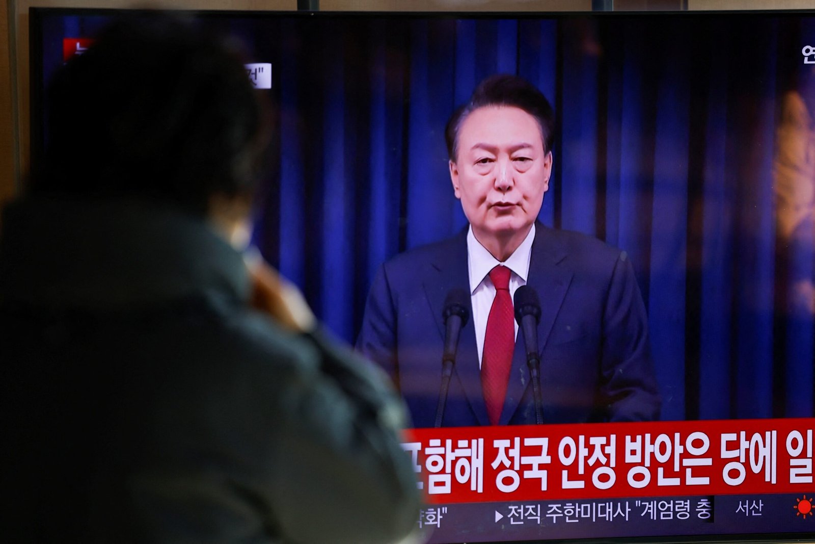 Autoridades vão até a casa do presidente afastado da Coreia do Sul para prendê-lo