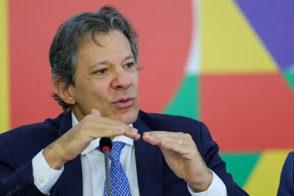 Lula suspende férias de Haddad para discutir Orçamento